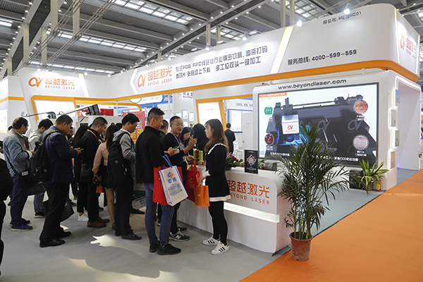 參觀的客戶(hù)絡(luò)繹不絕.JPG 參觀的客戶(hù)絡(luò)繹不絕.JPG