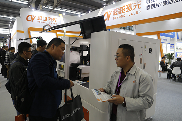 客戶(hù)參觀設(shè)備.JPG 客戶(hù)參觀設(shè)備.JPG